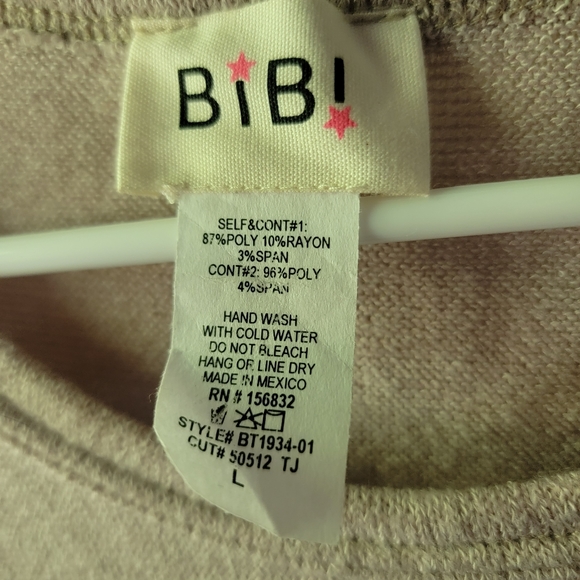 Womans top - Picture 3 of 3